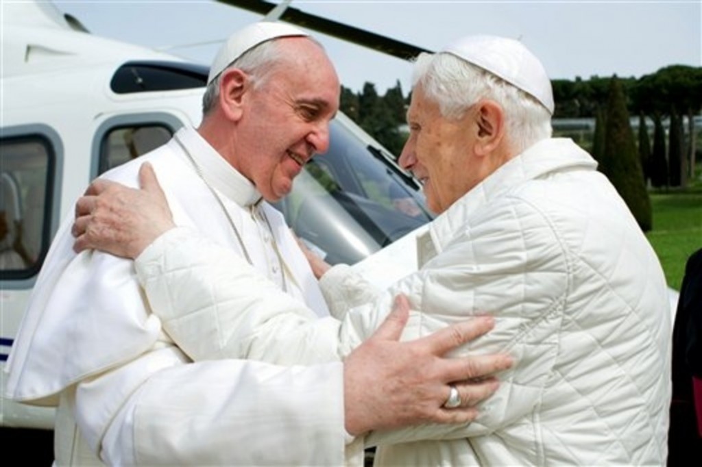 Le-pape-Francois-et-Benoit-XVI