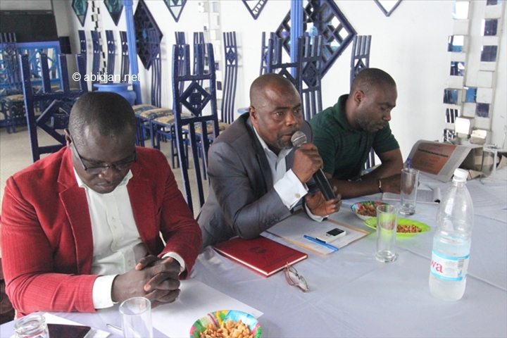 © Abidjan.net par Atapointe Justice: Les avocats de Blé Goudé évoquent les conditions de détentions de leur client Vendredi 14 Mars 2014. Abidjan. Maitres Bledé Dohora, Bobre Félix et Gbougnon Serge tous avocats de Charles Blé Goudé ont animé une conférence de presse au cours de laquelle ils ont évoqué les conditions de détention de leur client.