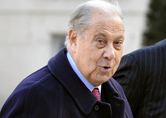 L'ancien ministre de l'Intérieur Charles Pasqua, qui avait été condamné à un an de prison ferme, accuse Jacques Chirac d'avoir été au courant d'un trafic d'armes avec l'Angola dans les années 90. Getty images