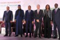De gauche à droite : S.E.M Mohamed Ould Abdoul Aziz, Président de la République Islamique de Mauritanie, S.E.M Idriss Deby Itno, Président de la République du Tchad, S.E.M Issoufou Mahamadou, Président de la République du Niger, Chef de l’Etat, M. André Parant Secrétaire Général Adjoint du Quay d’Orsay, Mme Soukayna Kane, Directrice des Opérations de la Banque Mondiale pour le Mali, la Guinée, le Niger et le Tchad, M. Abdoulaye MAR DIEYE, Directeur du Bureau Régional du PNUD pour l’Afrique